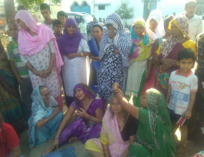 कन्याभोज में गई बच्ची की जलकर मौत, हवन के दौरान पेट्रोल से लगी आग में तीन अन्य झुलसीं