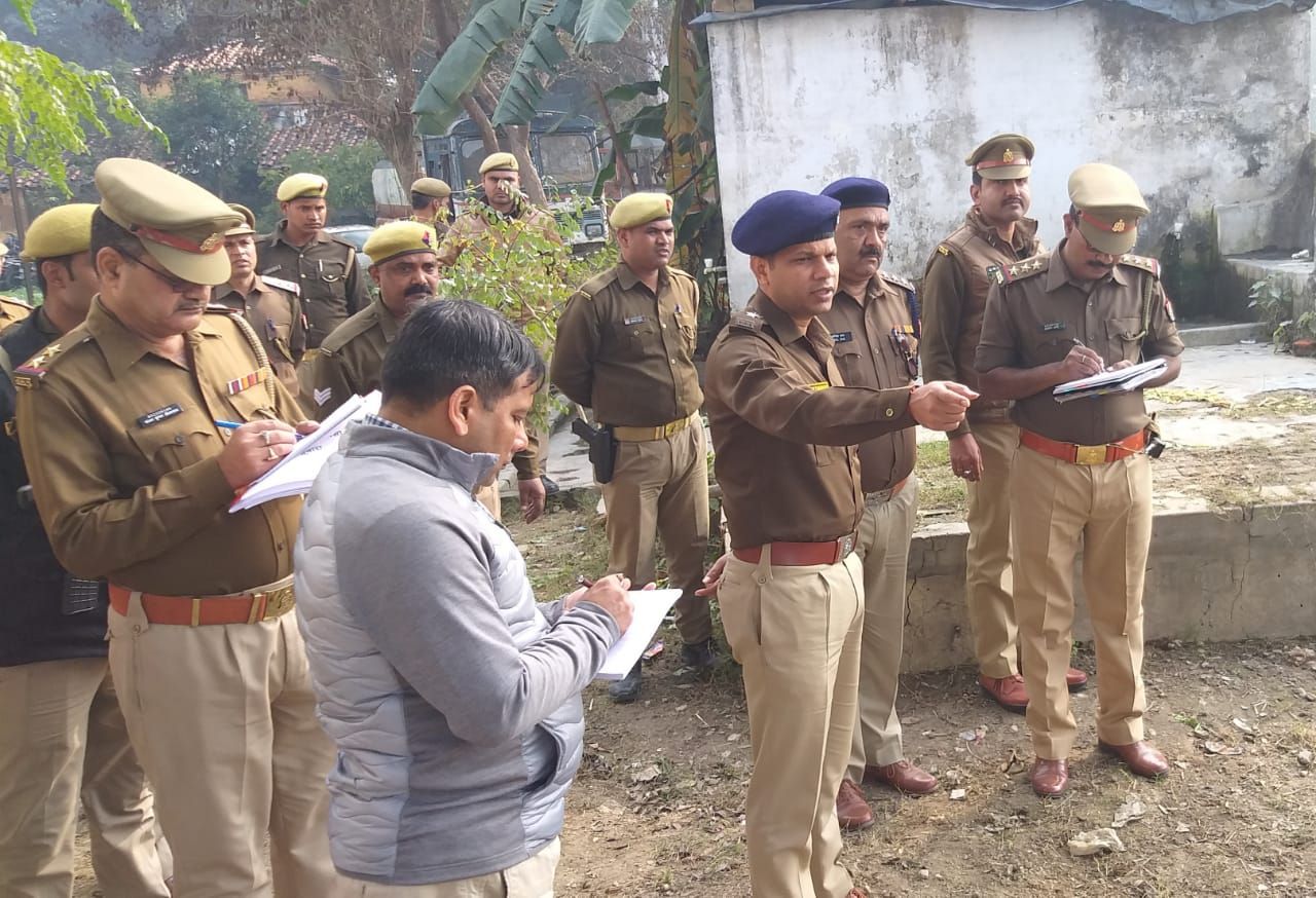 फूलपुर थाने में मुआयना के दौरान कप्तान ने दिए सख्त निर्देश