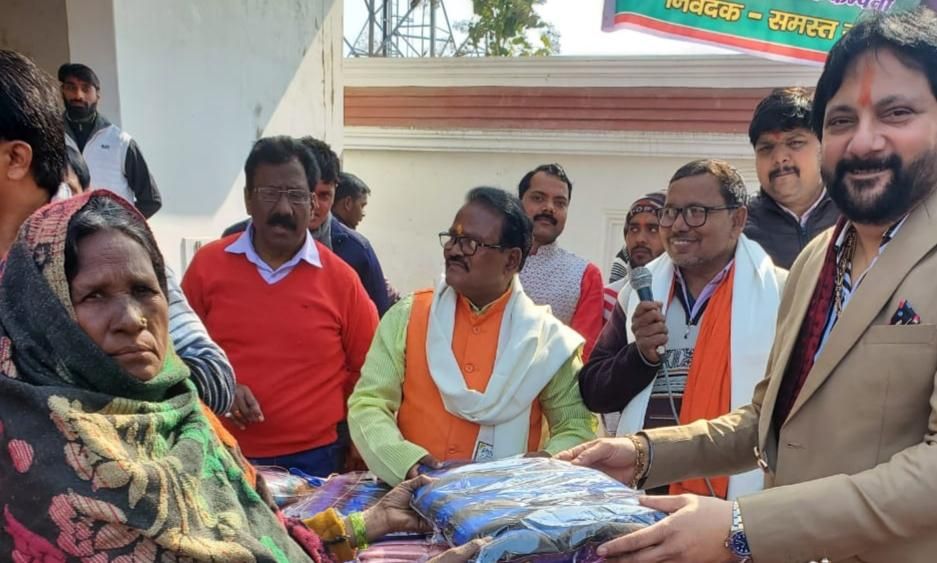सैकड़ो असहाय लोगों को  मिला कम्बल