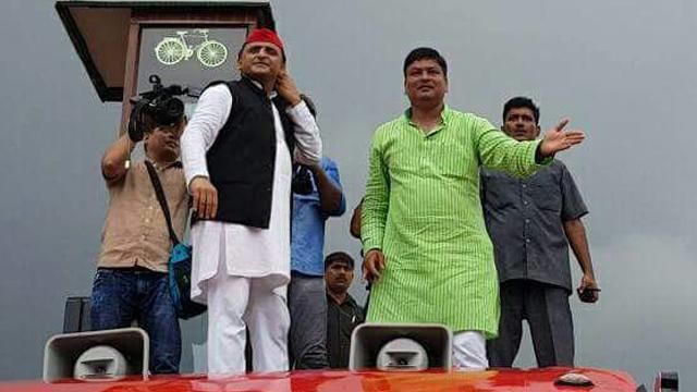 अयोध्या: अखिलेश ने मोदी-योगी पर साधा निशाना अयोध्या: अखिलेश ने मोदी-योगी पर साधा निशाना