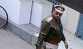 भगोड़े नकली दरोगा पर घोषित होगा ईनाम भगोड़े नकली दरोगा पर घोषित होगा ईनाम
