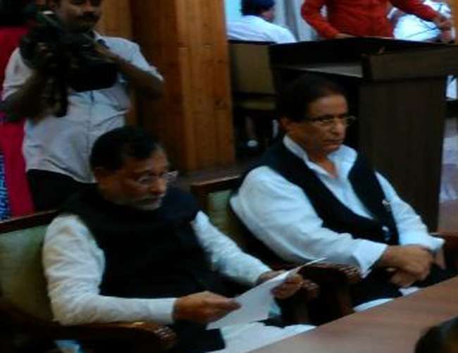 आजम खां तथा राम गोविंद का सीएम योगी आदित्यनाथ पर तंज आजम खां तथा राम गोविंद का सीएम योगी आदित्यनाथ पर तंज
