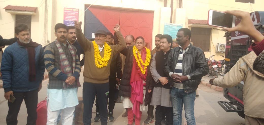 दारापुरी और सदफ जाफर रिहा, बोलीं- पुलिसकर्मियों ने मारी लात