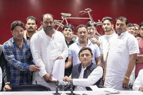 उन्नाव : गैंगरेप और हत्या मामले की जांच को सपा ने गठित की 5 सदस्यीय कमेटी, पीड़िता की मां ने अखिलेश से लगाई गुहार