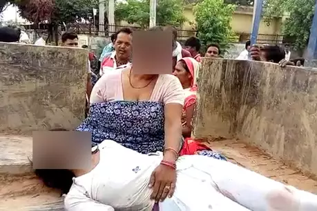 लिफ्ट देकर किशोरी के साथ चलती कार में दो युवकों ने किया गैंगरेप लिफ्ट देकर किशोरी के साथ चलती कार में दो युवकों ने किया गैंगरेप