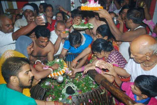 बोल बम के नारों से गुंजायमान हो रही राम नगरी बोल बम के नारों से गुंजायमान हो रही राम नगरी