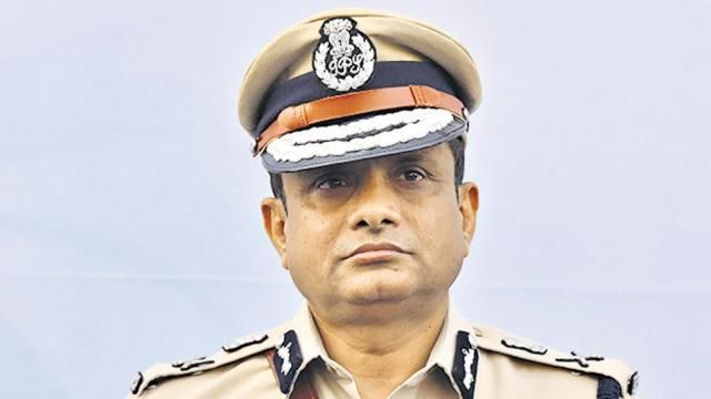 कोलकाता के पूर्व पुलिस कमिश्नर राजीव कुमार को सुप्रीम कोर्ट से राहत नहीं मिली, कोर्ट ने उन्हें कोलकाता जाने को कहा.