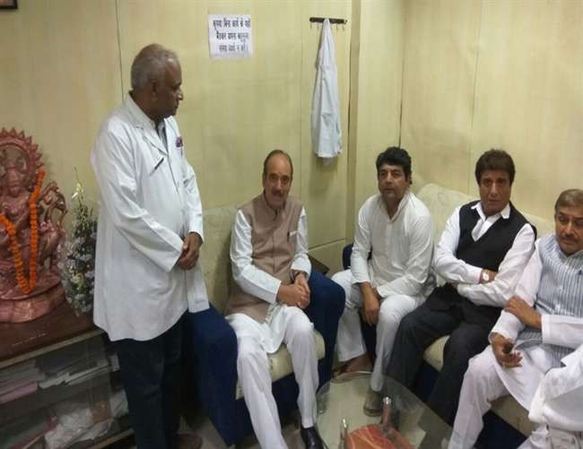 गोरखपुर मेडिकल कालेज में 48 की मौत के बाद अब राजनीति, पहुंचा कांग्रेस का दल गोरखपुर मेडिकल कालेज में 48 की मौत के बाद अब राजनीति, पहुंचा कांग्रेस का दल