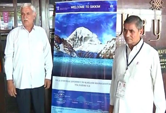 कल दिल्ली वापस लौटेंगे मानसरोवर यात्रीः चीन ने रोक दिया था रास्ता कल दिल्ली वापस लौटेंगे मानसरोवर यात्रीः चीन ने रोक दिया था रास्ता