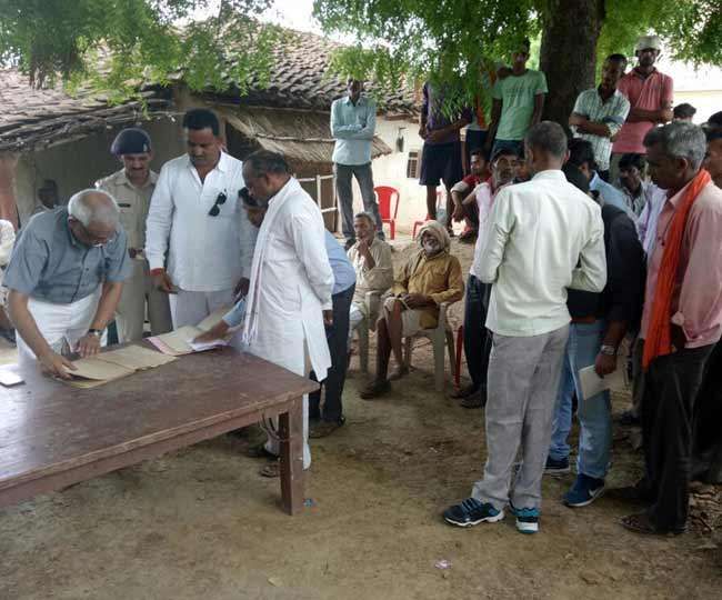 डीजीपी सुलखान सिंह ने गांव जाकर लिया मां-पिता का आशीर्वाद डीजीपी सुलखान सिंह ने गांव जाकर लिया मां-पिता का आशीर्वाद