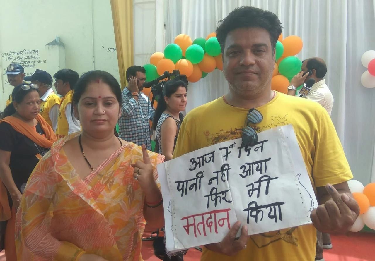 यूपी की 13 सीटों पर दोपहर 1 बजे तक 31 फीसदी मतदान, सात दिन पानी नहीं आया इसके बाद भी ये मतदान केंद्र पर मत डालने पहुंचे यूपी की 13 सीटों पर दोपहर 1 बजे तक 31 फीसदी मतदान, सात दिन पानी नहीं आया इसके बाद भी ये मतदान केंद्र पर मत डालने पहुंचे