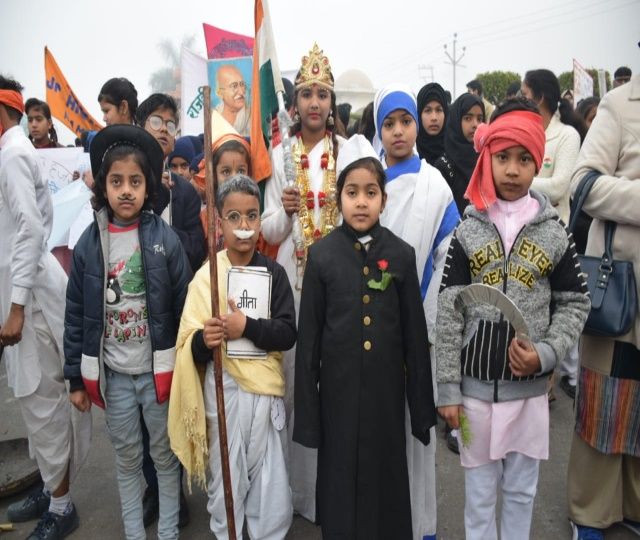 मुरादाबाद मंडल में शान से लहराया तिरंगा, शहीदों को किया नमन