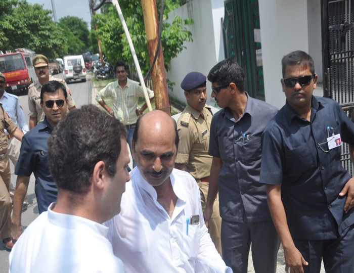 राहुल गांधी पहुंचे एनएचएआइ ऑफिस राहुल गांधी पहुंचे एनएचएआइ ऑफिस