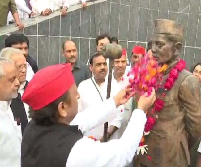 बेटी को जेल भेजकर तेल मालिश वाले के साथ खड़ी है सरकार -अखिलेश यादव