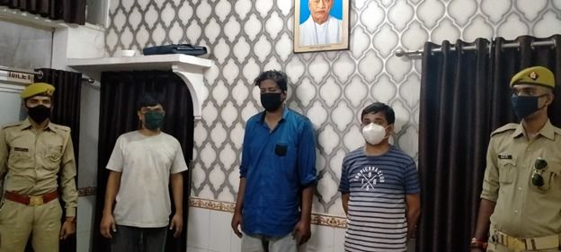 वाराणसी तीन लुटेरे गिरफ्तार कब्जे से 26000/- नगद, बाइक बरामद वाराणसी तीन लुटेरे गिरफ्तार कब्जे से 26000/- नगद, बाइक बरामद