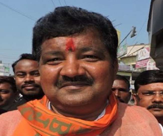 गोरखपुर के भाजपा विधायक पर छेड़खानी का आरोप, महिला आयोग में शिकायत