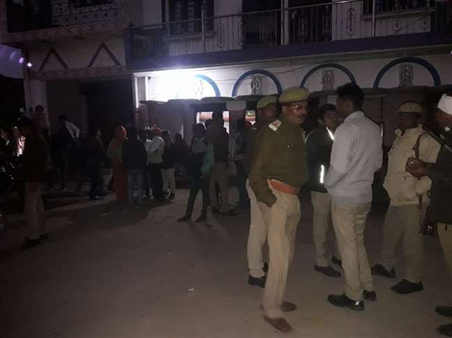 प्रतापगढ़ में कारोबारी से तमंचा सटाकर 1.75 लाख की लूट प्रतापगढ़ में कारोबारी से तमंचा सटाकर 1.75 लाख की लूट