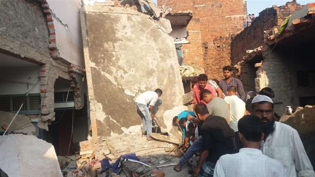 मऊ : घर में धमाके के बाद मकान मलबे में तब्‍दील, हादसे में सात की मौत, कई गंभीर रूप से घायल
