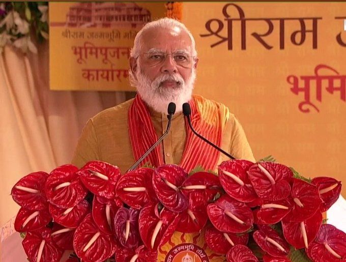 प्रधानमंत्री नरेंद्र मोदी ने अपना संबोधन जय सिया राम के साथ प्रारंभ किया। आज इस जय घोष की गूंज पूरे विश्व में है। सभी देश वासियों, भारत भक्तों को और राम भक्तों को कोटि-कोटि बधाई।