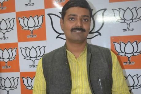 गायत्री को बचाने के बजाय गायत्री मंत्र का पाठ करें मुलायम: बीजेपी गायत्री को बचाने के बजाय गायत्री मंत्र का पाठ करें मुलायम: बीजेपी