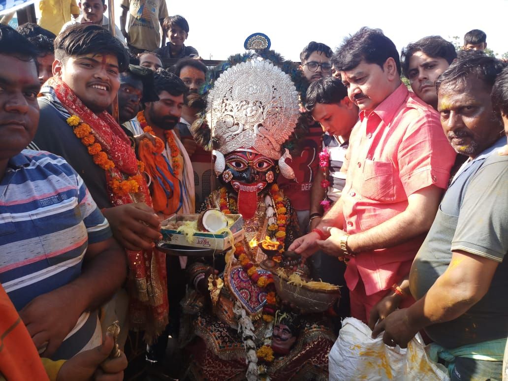 राया में धूमधाम से निकाली माता काली की पदयात्रा