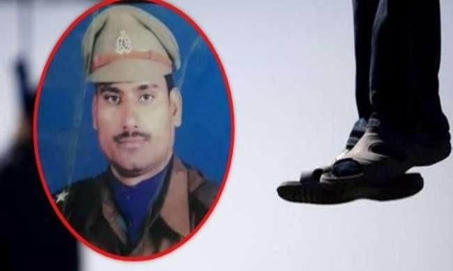 लखनऊ में बंद कमरे से दो दिन बाद निकाली गई दारोगा की लाश लखनऊ में बंद कमरे से दो दिन बाद निकाली गई दारोगा की लाश