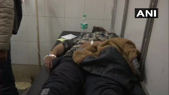 श्रीनगर में ग्रेनेड हमला, 1 की मौत, 15 घायल श्रीनगर में ग्रेनेड हमला, 1 की मौत, 15 घायल
