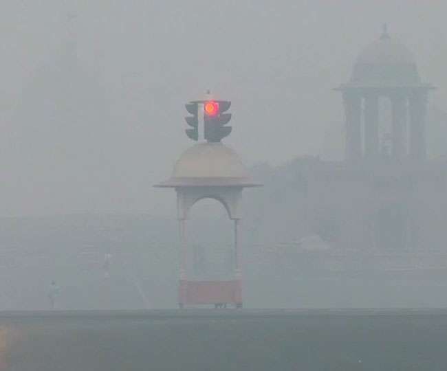 दिवाली के अगले दिन दिल्ली-NCR में छाया धुएं का गुबार