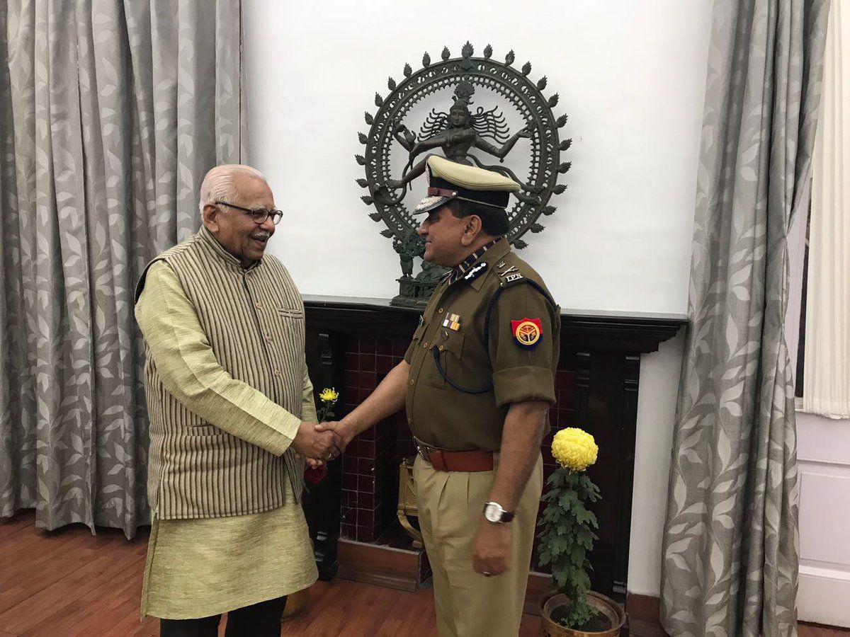 प्रदेश के नए डीजीपी ओपी सिंह ने कार्यभार ग्रहण के बाद राज्यपाल रामनाईक से मुलाकात की