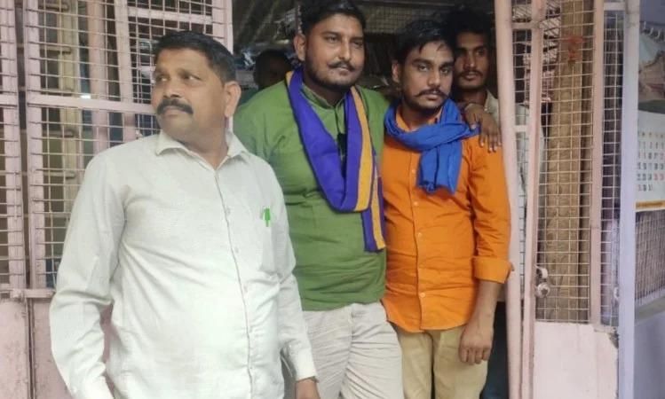 राजद्रोह के आरोपी भीम आर्मी के राष्ट्रीय उपाध्यक्ष व महासचिव ने कोर्ट में किया सरेंडर