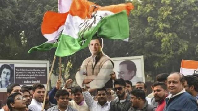 कांग्रेस आज अहम बैठक करेगी, जिसमें नेता विपक्ष का चुनाव किया जाएगा. बैठक में यूपीए चेयरपर्सन सोनिया गांधी और कांग्रेस चीफ राहुल गांधी शामिल होंगे.