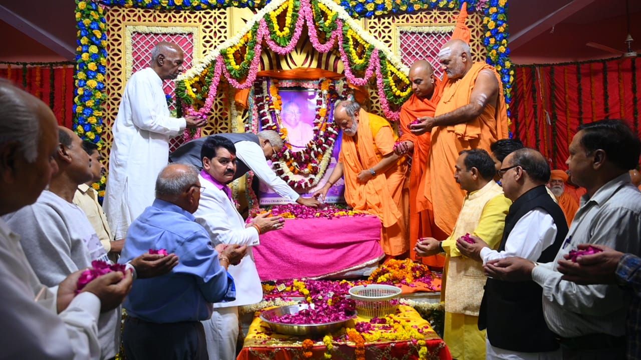 गीतानंद जी महाराज जैसे संतों की राष्ट्र को आवश्यकता है: गोविन्दाचार्य गीतानंद जी महाराज जैसे संतों की राष्ट्र को आवश्यकता है: गोविन्दाचार्य