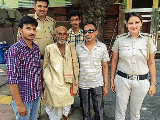 महिला दरोगा की सोशल मीडिया पर IPS अधिकारी से लेकर आम आदमी तक कर रहे वाहवाही महिला दरोगा की सोशल मीडिया पर IPS अधिकारी से लेकर आम आदमी तक कर रहे वाहवाही