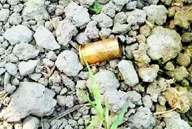 सपा विधायक के ना मिलने से भड़के युवक ने उनकी फोटो पर उतारा गुस्सा, कर दिया छलनी सपा विधायक के ना मिलने से भड़के युवक ने उनकी फोटो पर उतारा गुस्सा, कर दिया छलनी