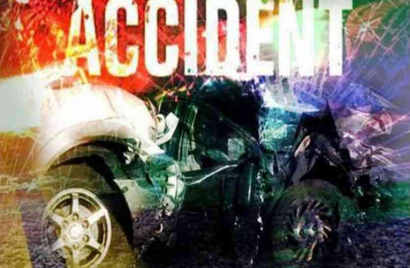 कासगंज: तेज रफ्तार ट्रक ने 2 लोगों को कुचला बाइक सवार दोनों लोगों की मौके पर मौत ग्रामीणों ने लगाया जाम, पुलिस मौके पर, कोतवाली ढोलना के मथुरा-बरेली हाईवे की घटना