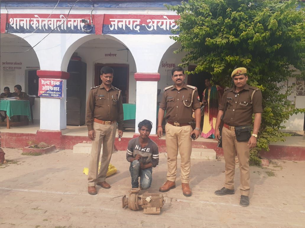 टूल्लू पम्प मोटर चोरी करने वाला अभियुक्त गिरफ्तार। टूल्लू पम्प मोटर चोरी करने वाला अभियुक्त गिरफ्तार।
