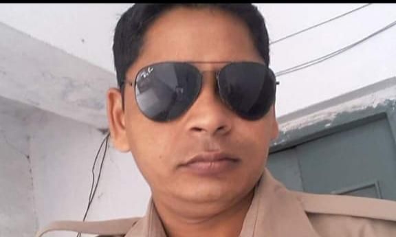 सिपाही को रौंदकर रेलिंग तोड़ता हुआ कंटेनर गांधी पार्क में घुसा, एक सिपाही की मौत, दूसरा बाल बाल बचा
