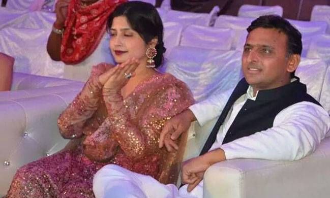 लालू के बेटे की शादी में अखिलेश के साथ, पत्नी डिंपल भी होंगी शामिल लालू के बेटे की शादी में अखिलेश के साथ, पत्नी डिंपल भी होंगी शामिल