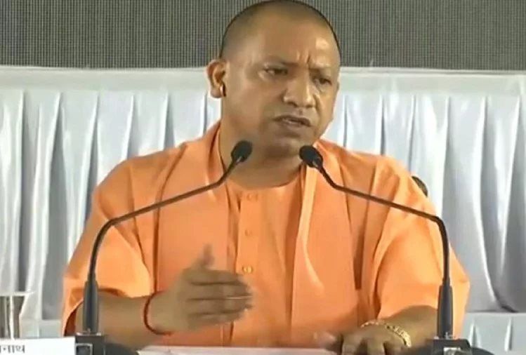 सियासत का मौलानाकरण बंद किया, फतवों की राजनीति नहीं चलेगी : सीएम