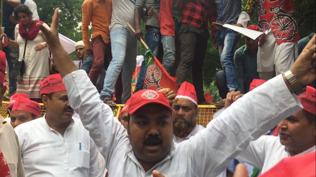 भारी संख्या मे भीड़ इक्कठा कर समाजवादी युवजन सभा के प्रदेश अध्यक्ष निशार खां ने दिखाया दम भारी संख्या मे भीड़ इक्कठा कर समाजवादी युवजन सभा के प्रदेश अध्यक्ष निशार खां ने दिखाया दम