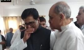 दिल्ली: पूर्व विदेश मंत्री सुषमा स्वराज को श्रद्धांजलि देने के बाद समाजवादी पार्टी के नेता राम गोपाल यादव भावुक हो गए।