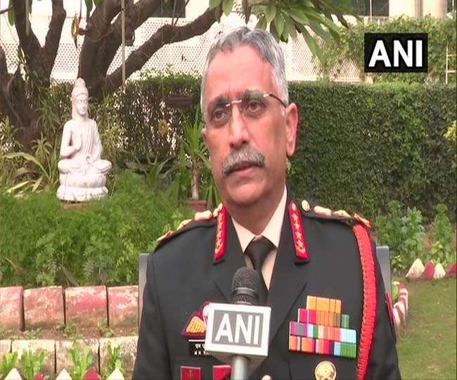 नए आर्मी चीफ नरवणे ने पाक पर साधा निशाना, कहा- सीजफायर उल्लंघन और घुसपैठ से निपटने के लिए हम तैयार नए आर्मी चीफ नरवणे ने पाक पर साधा निशाना, कहा- सीजफायर उल्लंघन और घुसपैठ से निपटने के लिए हम तैयार