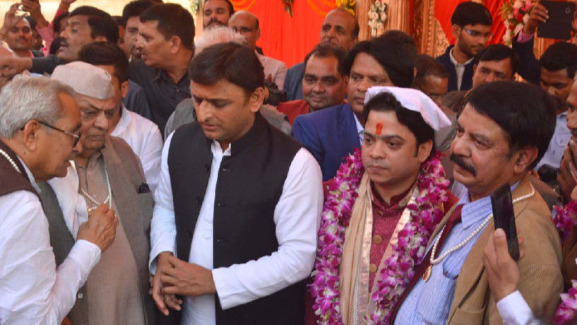 बीजेपी जेब में रखती है अफीम की पुड़िया - अखिलेश बीजेपी जेब में रखती है अफीम की पुड़िया - अखिलेश