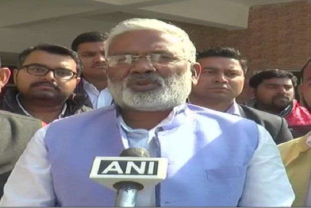 किसी अपराधी को संरक्षण नहीं है इस सरकार में, जो अपराधी है, जो दोषी है, वह मरेगा। मतलब जो अपराधी की श्रेणी में आएगा उस पर कानून पूरा काम करेगा और कोई उसको संरक्षण नहीं देगा: स्वतंत्र देव सिंह,