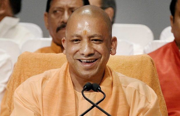 सीएम योगी आदित्यनाथ केन्द्रीय मंत्री गिरिराज सिंह के साथ अप्रवासी भारतीय दिवस में शामिल होने मॉरीशस रवाना हुए
