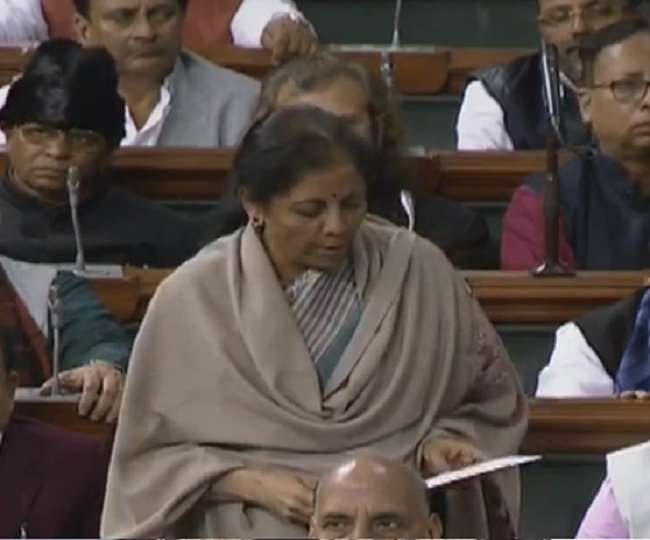 लोकसभा में आर्थिक सर्वेक्षण पेश होने के बाद संसद की कार्यवाही को कल 11 बजे तक के लिए स्थगित कर दिया गया है।