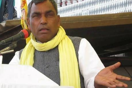 बागी हुए योगी के ये मंत्री, अपनी ही सरकार के खिलाफ किया धरने का ऐलान बागी हुए योगी के ये मंत्री, अपनी ही सरकार के खिलाफ किया धरने का ऐलान