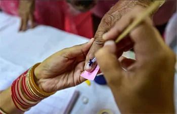 हरियाणा के गुरुग्राम में बूथ नंबर 286 पर मतदान रुक गया है. इस बूथ पर ईवीएम ने काम करना बंद कर दिया है, जिसके चलते वोटिंग रुक गई है.