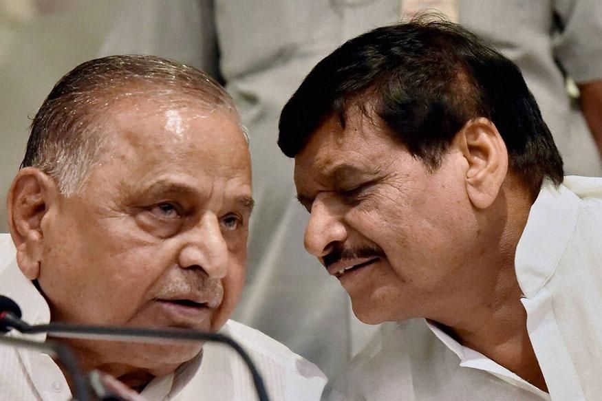 मुलायम-शिवपाल पर कार्रवाई चाहता है अखिलेश गुट मुलायम-शिवपाल पर कार्रवाई चाहता है अखिलेश गुट
