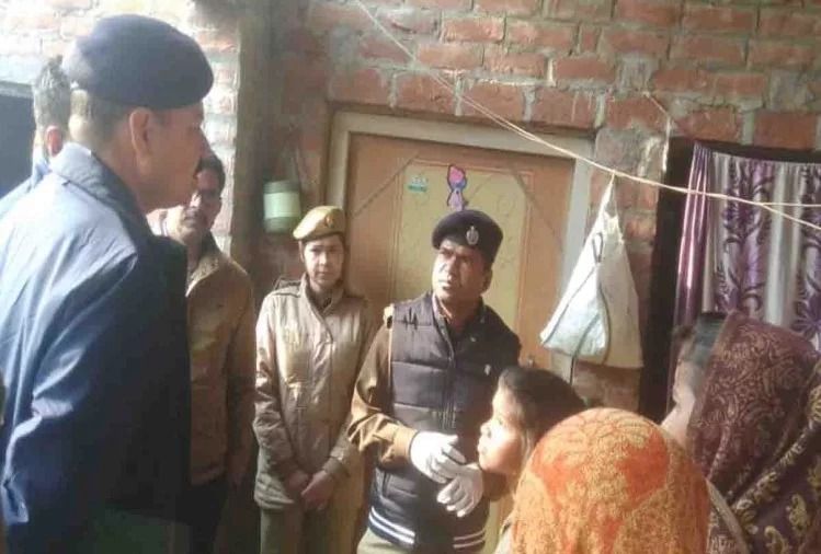 उन्नाव: प्रेमी-प्रेमिका की गर्दन रेती, शरीर में अन्य जगहों पर भी चाकू से कई वार उन्नाव: प्रेमी-प्रेमिका की गर्दन रेती, शरीर में अन्य जगहों पर भी चाकू से कई वार